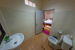 Koupelna v ubytování El Greco Bungalows Koh Lanta