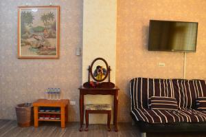 a living room with a couch and a mirror at Grapefruit Heping Guesthouse in Hualien City