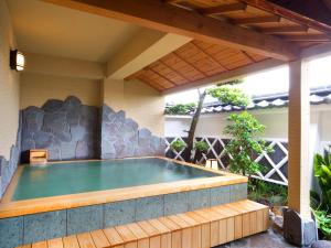 Bazén v ubytovaní Tsuruya Kisshotei alebo v jeho blízkosti