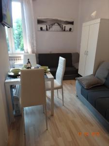 a living room with a table and a couch at Willa Centrum in Krynica Zdrój