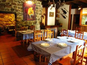 a dining room with a table and chairs and a table and chairsktop at Albergue Turístico Valdebaró in Camaleño
