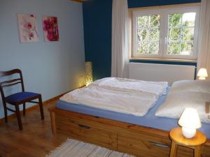 Un pat sau paturi într-o cameră la Ferienhaus Gartenblick