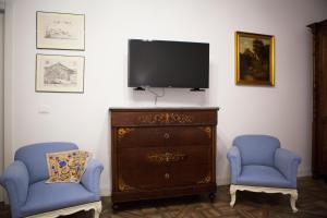 TV a/nebo společenská místnost v ubytování Demetra Rooms