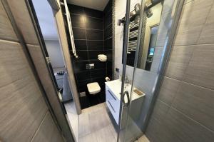 Kúpeľňa v ubytovaní MOKO Apartment parking w cenie + 20 fotografií