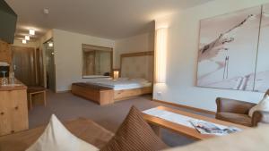 Postel nebo postele na pokoji v ubytování Wellnesshotel Mein Almhof Superior