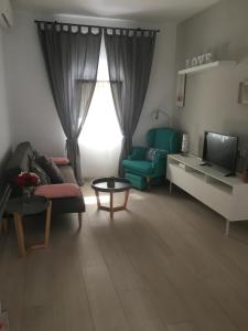 TV a/nebo společenská místnost v ubytování Apartamento Los Naranjos de Santa Justa