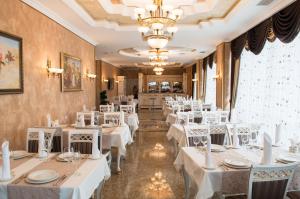 Un restaurant sau alt loc unde se poate mânca la Boutique Hotel Buta