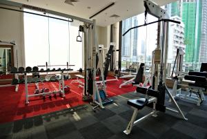 Somerset Park Suanplu Bangkok的健身中心和/或健身设施