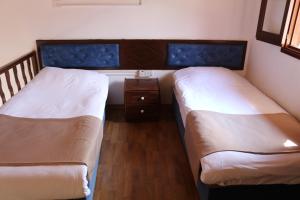 A bed or beds in a room at Five Fingers Holiday Bungalows