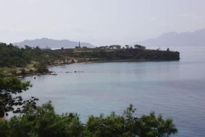 an island in the middle of a body of water at Klonos Anna in Egina