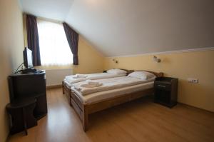 Gallery image of Sziklakert Fogadó in Sâncrai +13 photos
