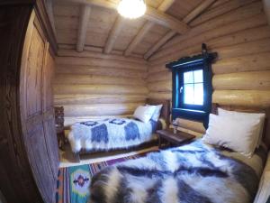 Ein Bett oder Betten in einem Zimmer der Unterkunft Eco House Butinar