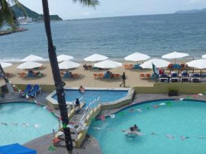 Utsikt över poolen vid Hotel Marina Puerto Dorado - Todo Incluido eller i närheten