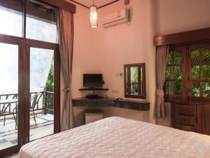 TV a/nebo společenská místnost v ubytování 7 Bedroom Seafront Villa Phanghan SDV232-By Samui Dream Villas