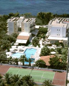 an aerial view of a tennis court and buildings at Klonos Anna in Egina