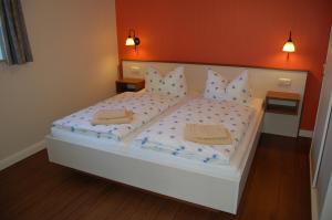 a bedroom with a white bed with two pillows at Villa Paula in Bansin