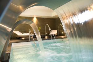 A piscina localizada em Your Hotel & Spa Alcobaça ou nos arredores