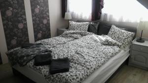 Posteľ alebo postele v izbe v ubytovaní Szamóca Apartman