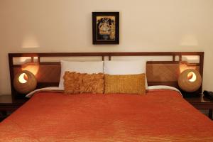 A bed or beds in a room at Thikana Delhi ( Boutique B&B)
