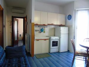 A kitchen or kitchenette at Deiva Holidays Még 16 kép