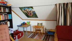 Knihovna v hostelu