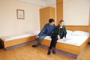Łóżko lub łóżka w pokoju w obiekcie Wohnen beim Bäcker Weinberger