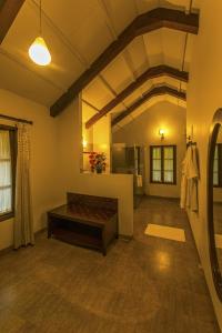 Postel nebo postele na pokoji v ubytování The Windflower Resort & Spa, Coorg