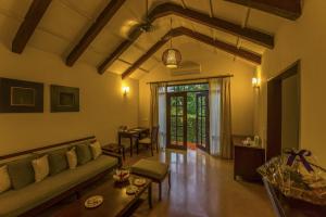 Posezení v ubytování The Windflower Resort & Spa, Coorg
