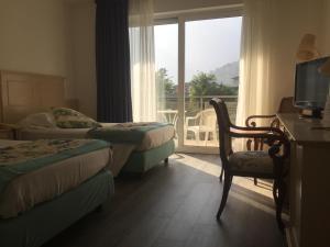 Un pat sau paturi într-o cameră la Hotel Piccolo Mondo