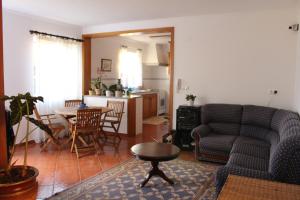 a living room with a couch and a table at Casa das Merces in Angra do Heroísmo