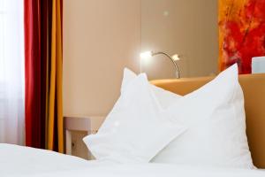 Postel nebo postele na pokoji v ubytování Hotel Seehof