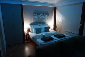 Giường trong phòng chung tại Blue Danube Apartment