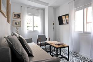 Posedenie v ubytovaní Luxury Apartment Picasso by Nagoa Homes