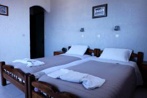 A bed or beds in a room at Pension Galini