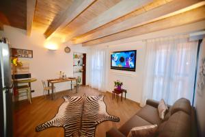 a living room with a large starfish on the floor at Appartamenti Volta in Como
