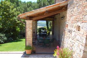 A garden outside Agriturismo Casale Dei Frontini