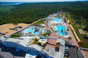 an overhead view of a large water park at Apartments Sorgo in Novigrad Istria