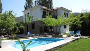Bazén v ubytovaní EL Villa Pelion alebo v jeho blízkosti