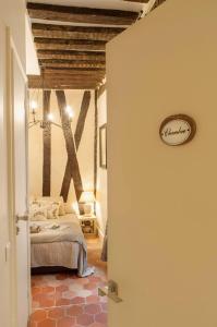 a bedroom with a bed in a room at Le Voyage En Isle in Paris