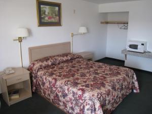 Llit o llits en una habitació de Crown Inn