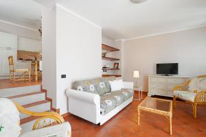 Gallery image of Olea Dei Holiday Apartments in San Felice del Benaco