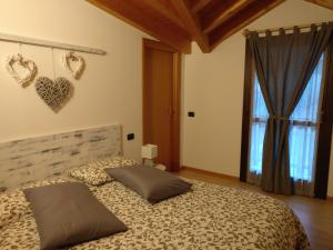 Ένα ή περισσότερα κρεβάτια σε δωμάτιο στο Garnì Al Laghet