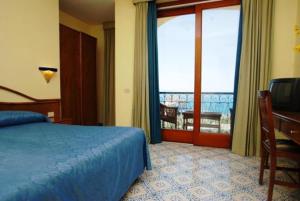 TV a/nebo společenská místnost v ubytování Johanna Park Hotel