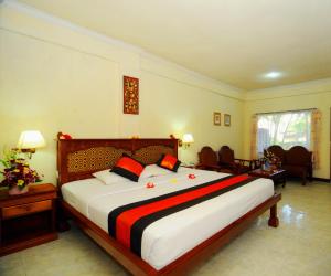 Tempat tidur dalam kamar di Melasti Beach Resort & Spa Legian