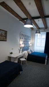 Ліжко або ліжка в номері Central Hotel