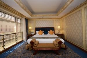 Al Rawda Royal Inn 객실 침대