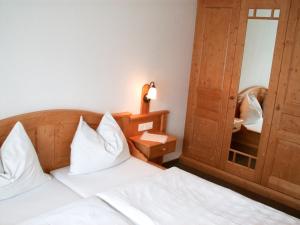 Postel nebo postele na pokoji v ubytování Das kleine Berghotel + 37 fotografií