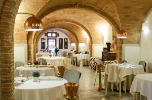 A restaurant or other place to eat at Hotel Villa Maya