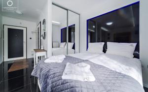 Posteľ alebo postele v izbe v ubytovaní Wonder Home - Apartamenty w cichej i zielonej części Karpacza - z miejscem na grilla i parkingiem