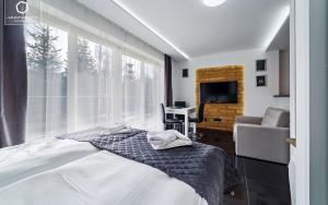 Łóżko lub łóżka w pokoju w obiekcie Wonder Home - Apartamenty w cichej i zielonej części Karpacza - z miejscem na grilla i parkingiem